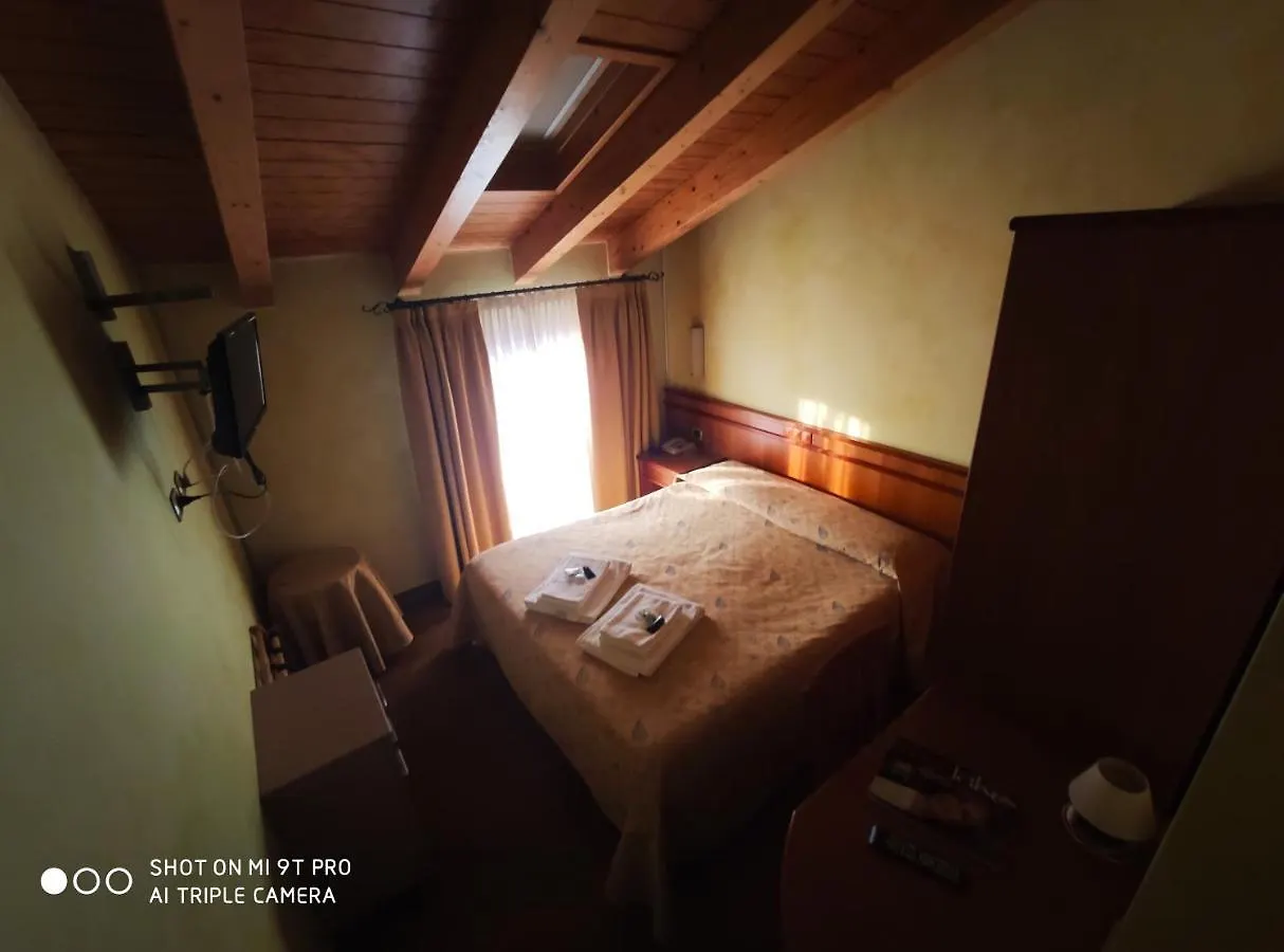 ** Frühstückspension Azzano Holidays B&B Mezzegra Italien
