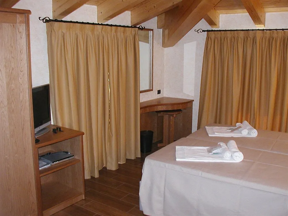 Azzano Holidays B&B Mezzegra Alojamento de Acomodação e Pequeno-almoço